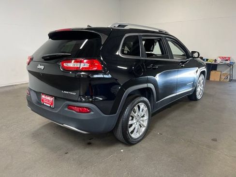 Used 2017 Jeep Cherokee Limited FWD image 3