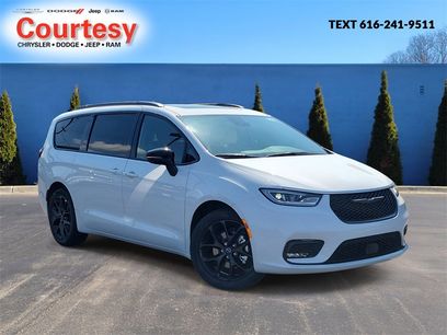 New 2025 Chrysler Pacifica Limited