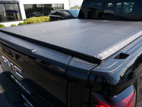 Certified 2022 GMC Sierra 1500 AT4 w/ AT4 Premium Package AWD/4WD image 9