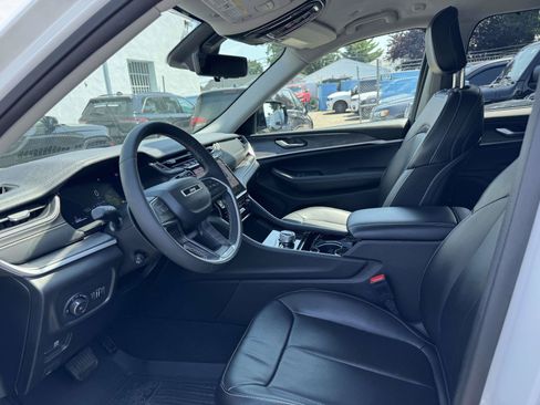 Certified 2023 Jeep Grand Cherokee Limited w/ Luxury Tech Group II AWD/4WD image 15