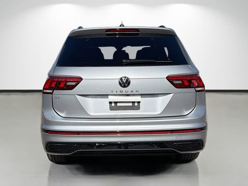 Used 2022 Volkswagen Tiguan SE R-Line image 4