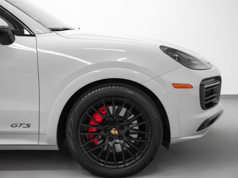 Used 2023 Porsche Cayenne GTS image 16
