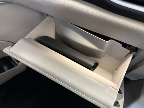 Used 2018 Chrysler Pacifica Limited image 60