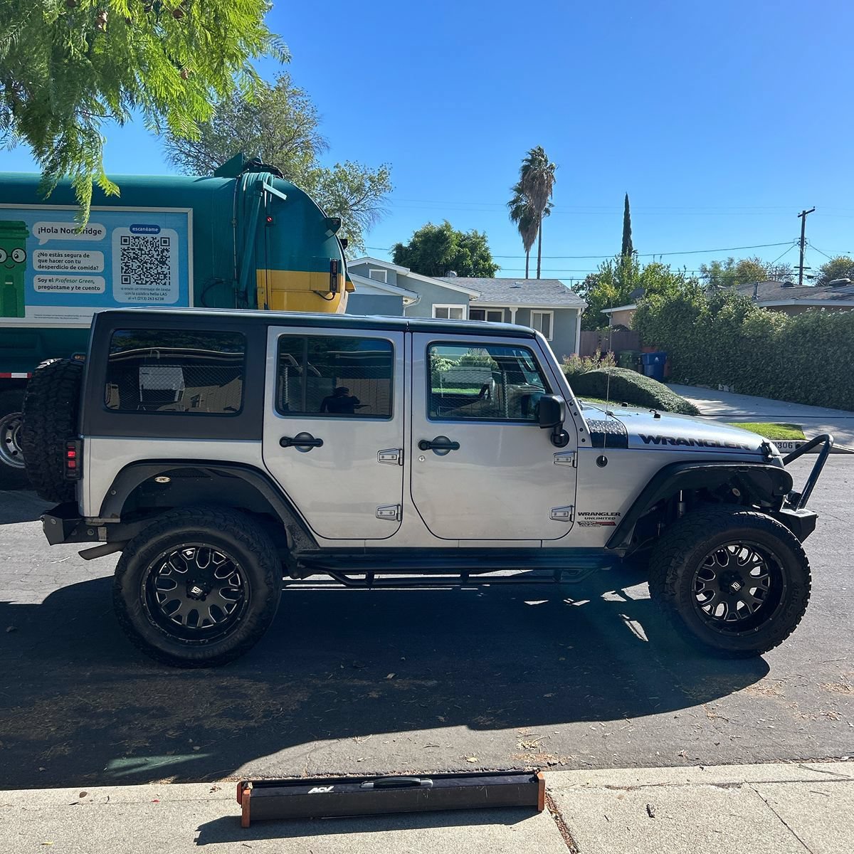 Used 2016 Jeep Wrangler Unlimited Sport w/ Connectivity Group AWD/4WD image 4