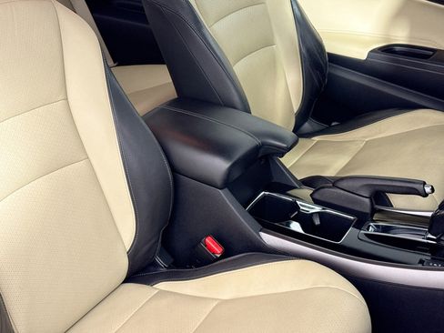 Used 2017 Honda Accord Touring image 34