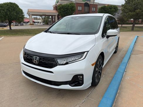 New 2026 Honda Odyssey Elite image 3