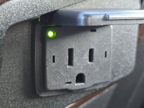 Used 2015 Ford F250 Lariat w/ Lariat Interior Package image 5