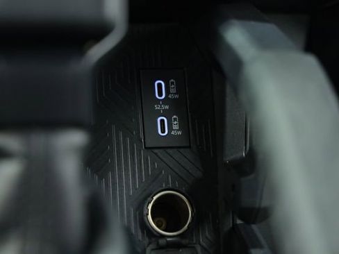 Used 2025 Toyota Tacoma SR5 image 21