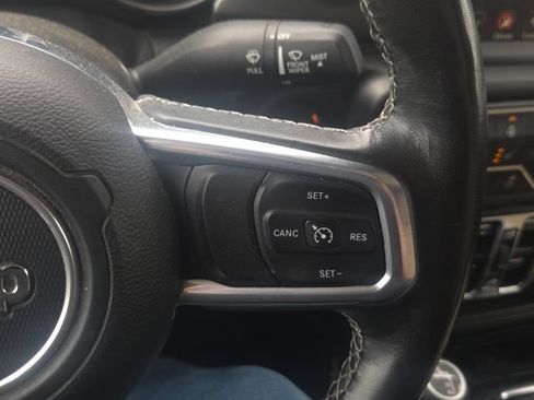 Used 2022 Jeep Gladiator Overland w/ LED Lighting Group AWD/4WD image 39