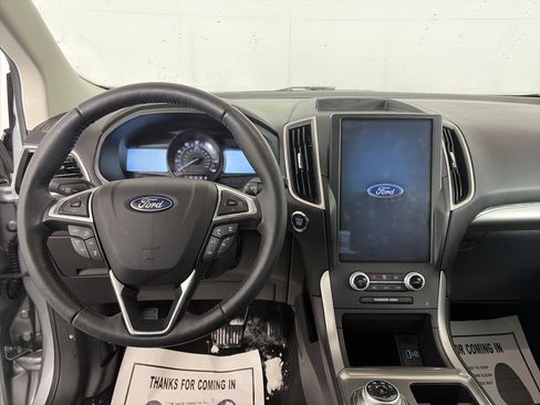 Used 2022 Ford Edge SEL w/ Convenience Package image 3