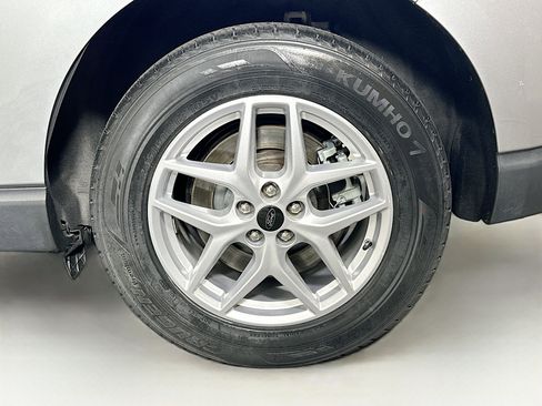 Used 2024 Ford Edge SEL image 11