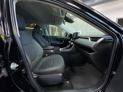 Used 2021 Toyota RAV4 LE AWD/4WD image 27