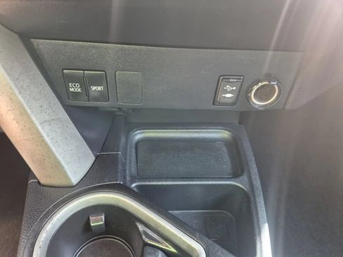 Used 2017 Toyota RAV4 LE FWD image 23