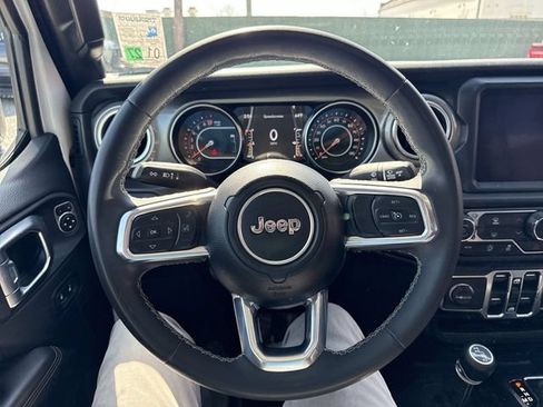 Used 2023 Jeep Gladiator Overland AWD/4WD image 14