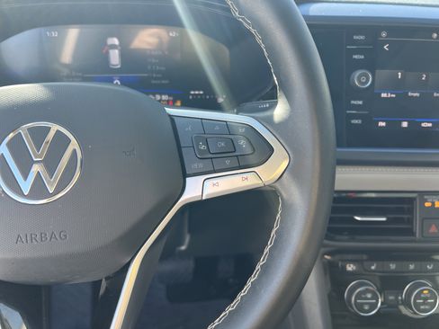Certified 2024 Volkswagen Taos SE w/ Panoramic Sunroof Package image 19