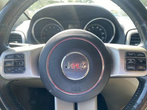 Used 2013 Jeep Grand Cherokee Limited w/ Advance Technology Group AWD/4WD image 21