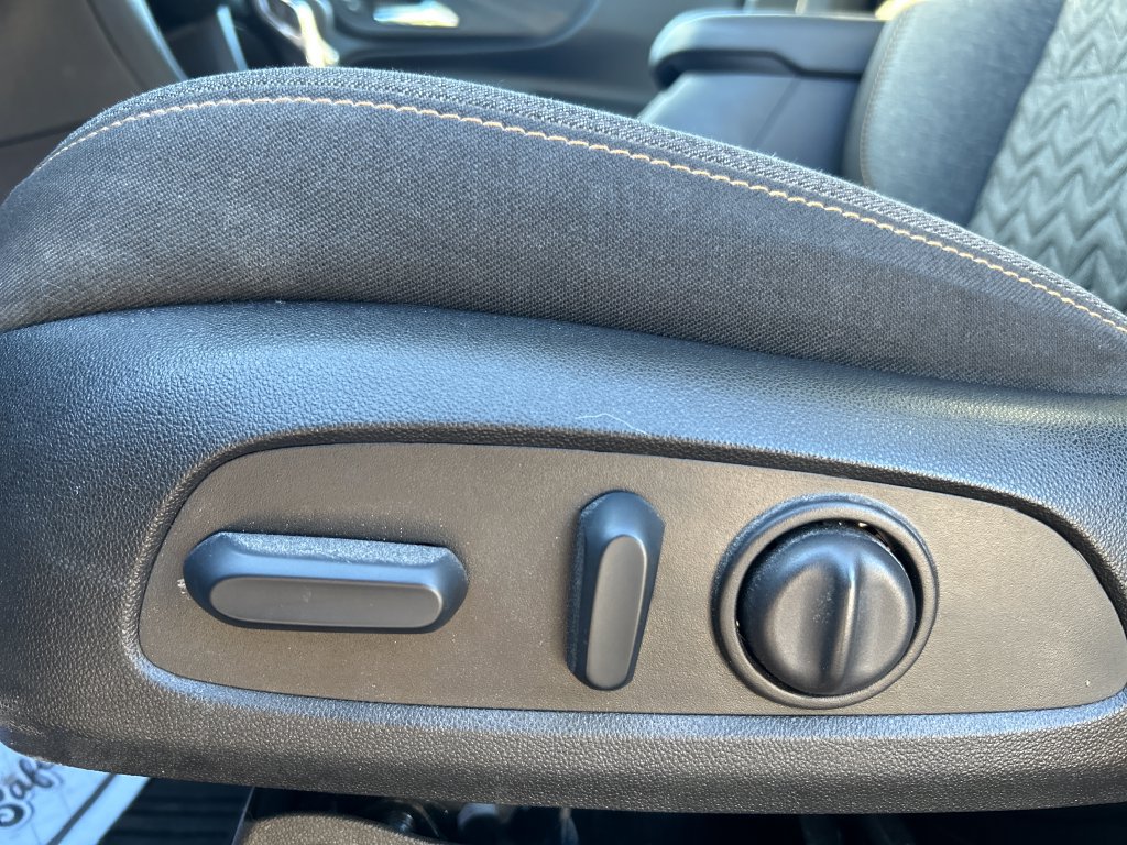 Used 2023 Chevrolet Equinox LT FWD image 20