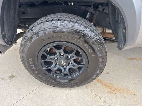 Used 2019 Toyota Tacoma SR w/ SX Package AWD/4WD image 10