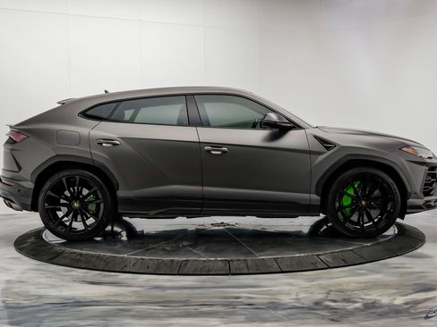 Used 2022 Lamborghini Urus AWD/4WD image 23
