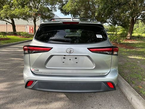 Used 2021 Toyota Highlander XLE FWD image 5
