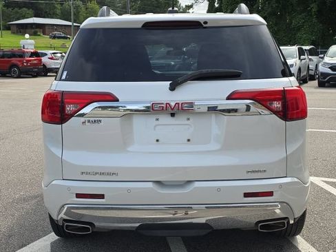 Used 2017 GMC Acadia Denali w/ Technology Package AWD/4WD image 4