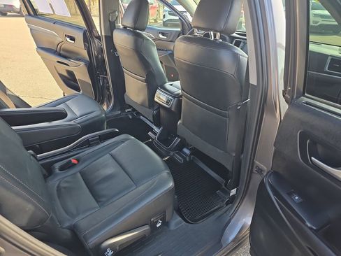 Used 2019 Toyota Highlander Limited Platinum image 11