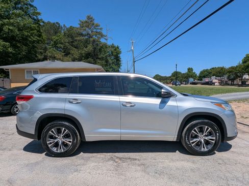 Used 2018 Toyota Highlander LE FWD image 4