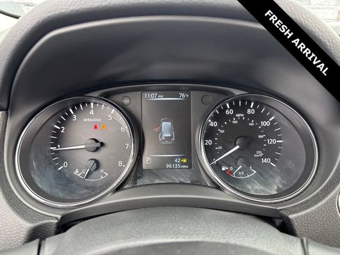 Used 2017 Nissan Rogue SV FWD image 14