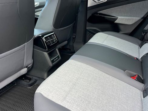New 2025 Volkswagen ID.4 Pro image 12