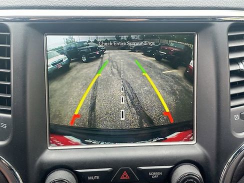 Used 2018 Jeep Grand Cherokee Altitude AWD/4WD image 15