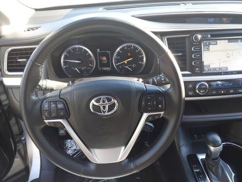 Used 2017 Toyota Highlander Limited AWD/4WD image 25