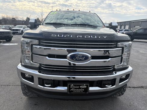 Used 2017 Ford F250 Lariat w/ Chrome Package image 9
