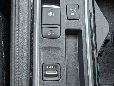 Used 2024 Nissan Pathfinder SV FWD image 25