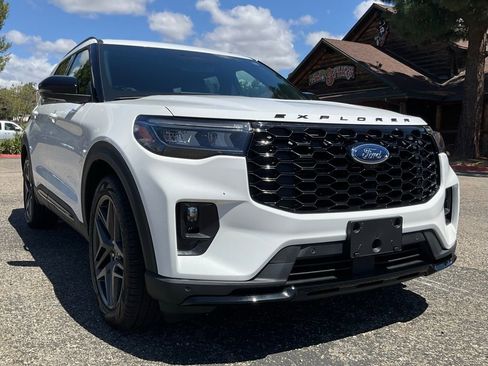 Used 2026 Ford Explorer ST-Line w/ ST-Line Street Pack image 53