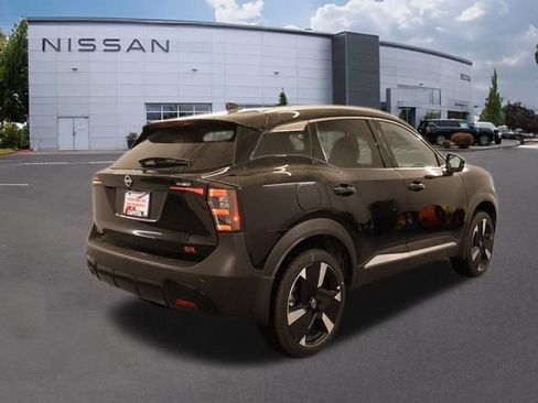 New 2026 Nissan Kicks SR w/ SR Premium Package FWD image 3