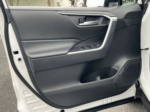 Used 2025 Toyota RAV4 XLE AWD/4WD image 35