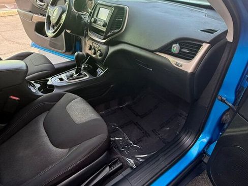 Used 2017 Jeep Cherokee Sport image 37