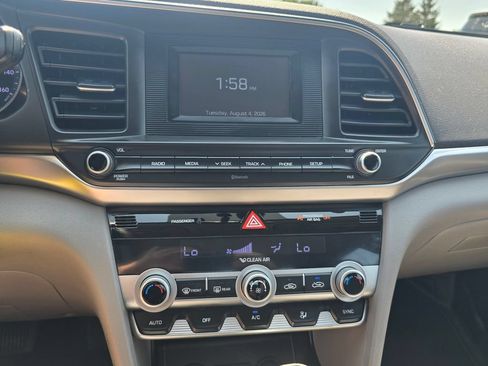 Used 2020 Hyundai Elantra SE FWD image 22