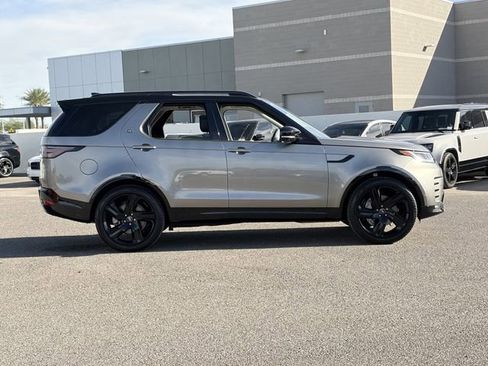 Used 2025 Land Rover Discovery Dynamic SE image 27