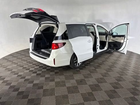 Certified 2026 Honda Odyssey EX-L image 17