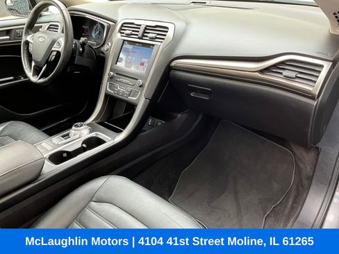 Used 2017 Ford Fusion SE w/ Fusion SE Technology Package FWD image 9