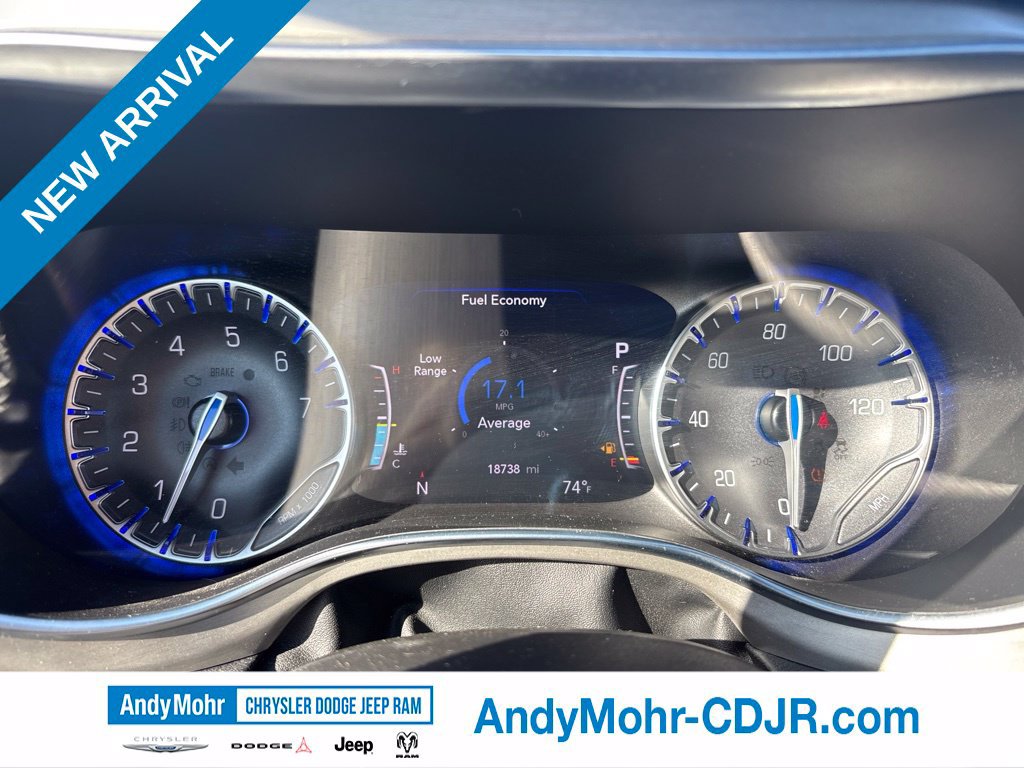 Used 2024 Chrysler Pacifica Limited w/ S Appearance Package FWD image 9