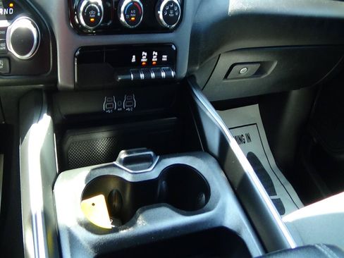Certified 2025 RAM 1500 Big Horn AWD/4WD image 33