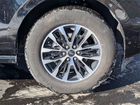 Used 2025 Ford Expedition Max Platinum image 11