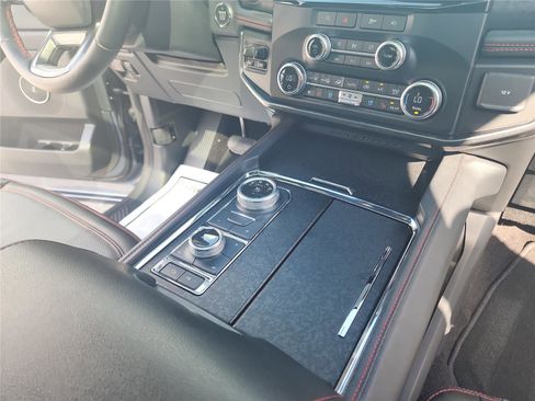 Used 2022 Ford Expedition Max Limited image 28