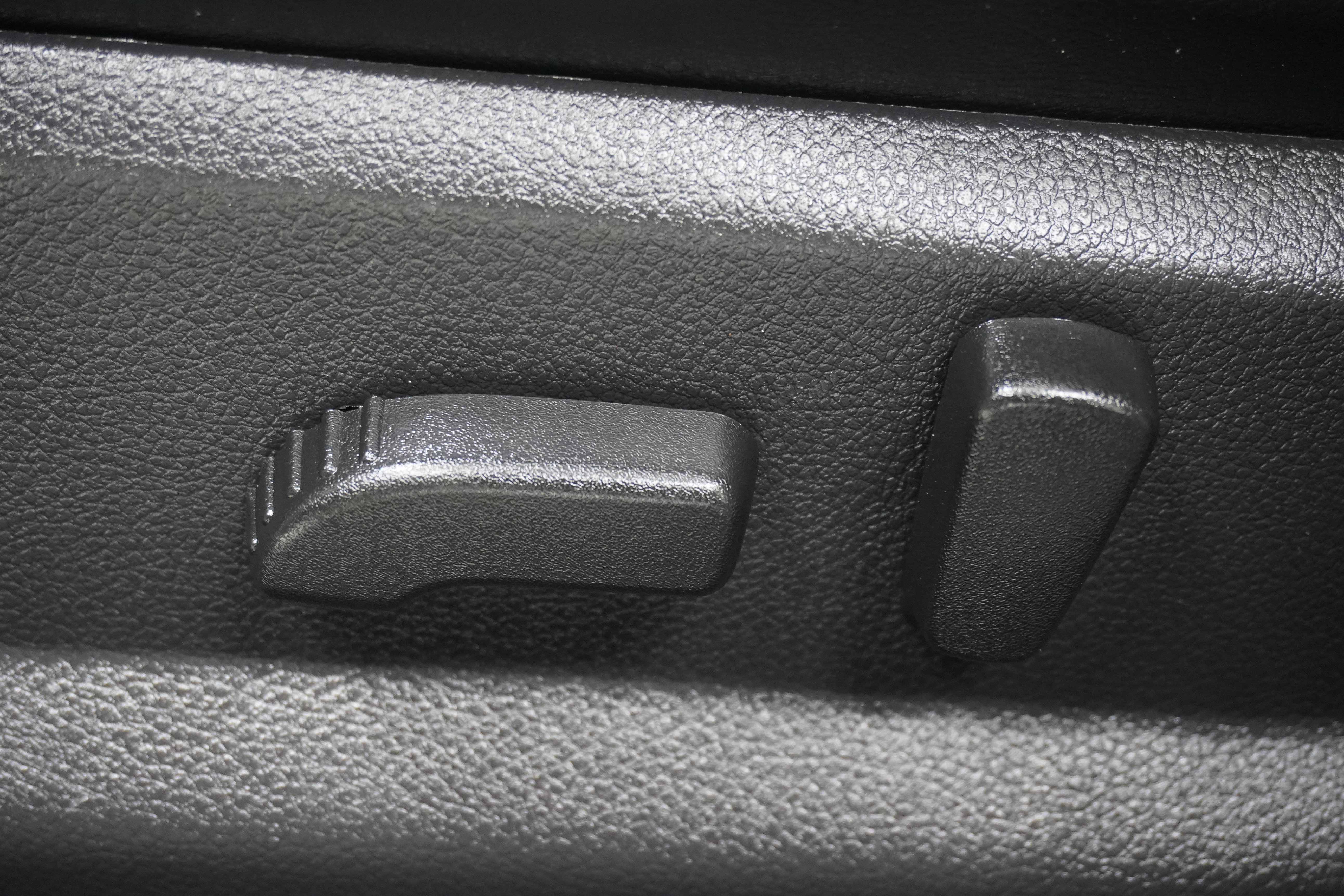 Used 2011 Nissan Altima 2.5 SL w/ Technology Pkg FWD image 13