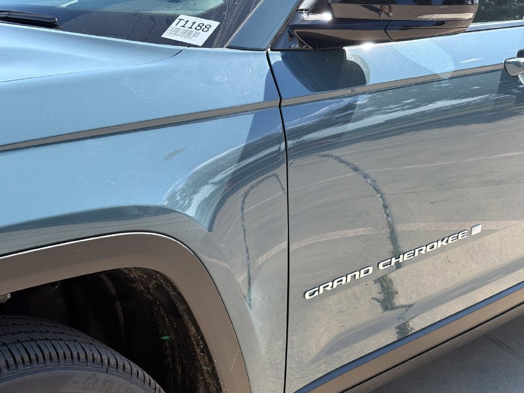 New 2027 Jeep Grand Cherokee Limited w/ MOPAR Finishing Package RWD image 10