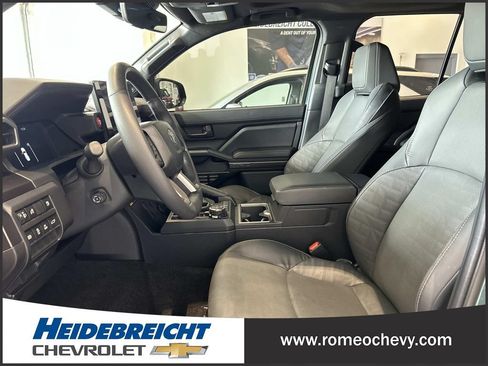 Used 2025 Toyota 4Runner TRD Off-Road Premium AWD/4WD image 13