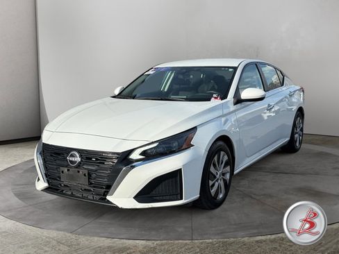 Used 2023 Nissan Altima 2.5 S image 3