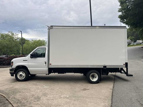 New 2025 Ford E-450 and Econoline 450 Super Duty w/ Power Equipment Group RWD image 4
